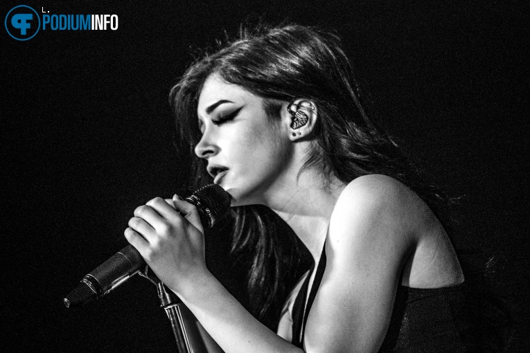 Against The Current op Against The Current - 04/03 - Melkweg foto