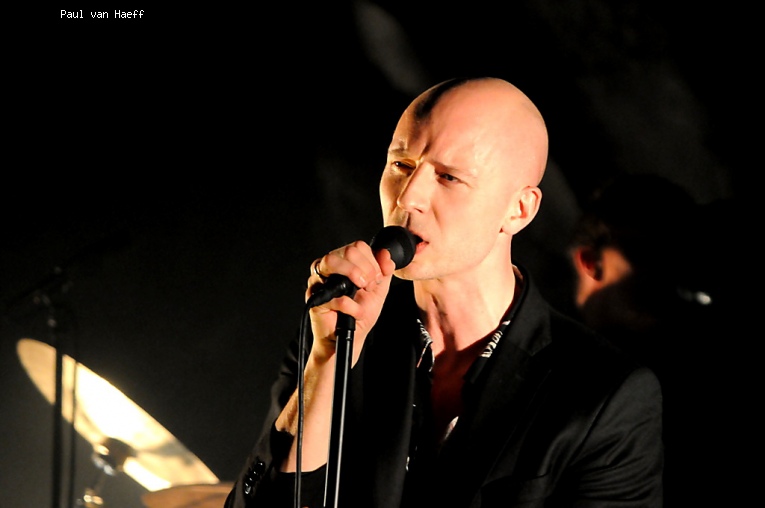 Sivert Høyem op Sivert Hoyem - 15/03 - Tolhuistuin foto