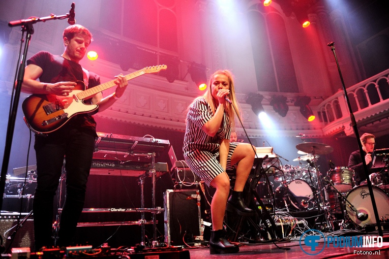 Julie Bergen op Jess Glynne - 13/03 - Paradiso foto