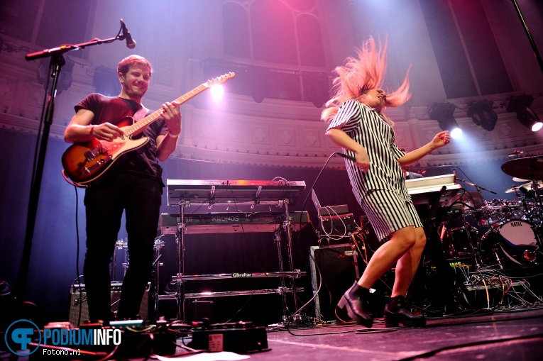 Julie Bergen op Jess Glynne - 13/03 - Paradiso foto