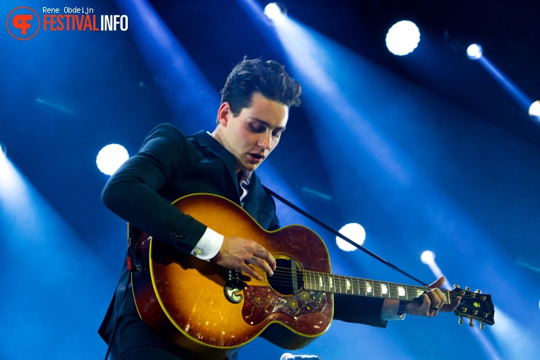 Douwe Bob op Paaspop 2016 - Zaterdag foto