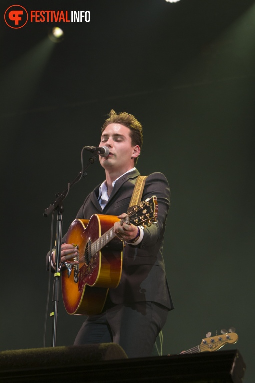 Douwe Bob op Paaspop 2016 - Zaterdag foto