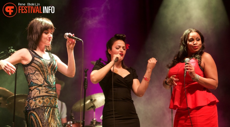 Scott Bradlee's Postmodern Jukebox op Paaspop 2016 - Zondag foto