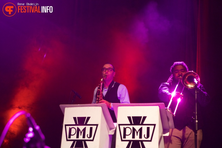 Scott Bradlee's Postmodern Jukebox op Paaspop 2016 - Zondag foto