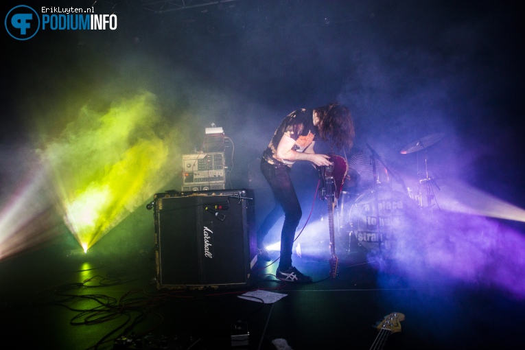 A Place To Bury Strangers op A Place to Bury Strangers - 06/04 - Effenaar foto
