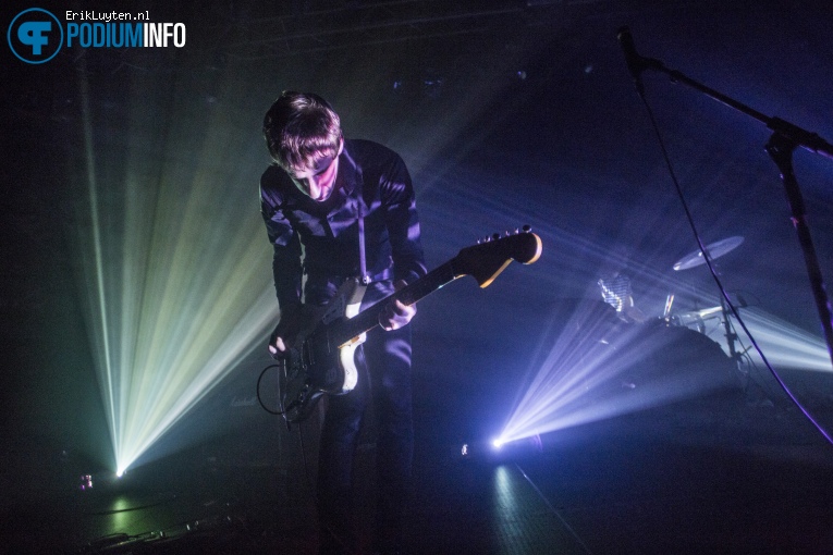 A Place To Bury Strangers op A Place to Bury Strangers - 06/04 - Effenaar foto