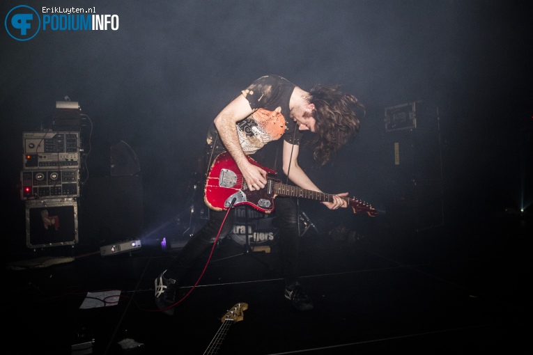 A Place To Bury Strangers op A Place to Bury Strangers - 06/04 - Effenaar foto