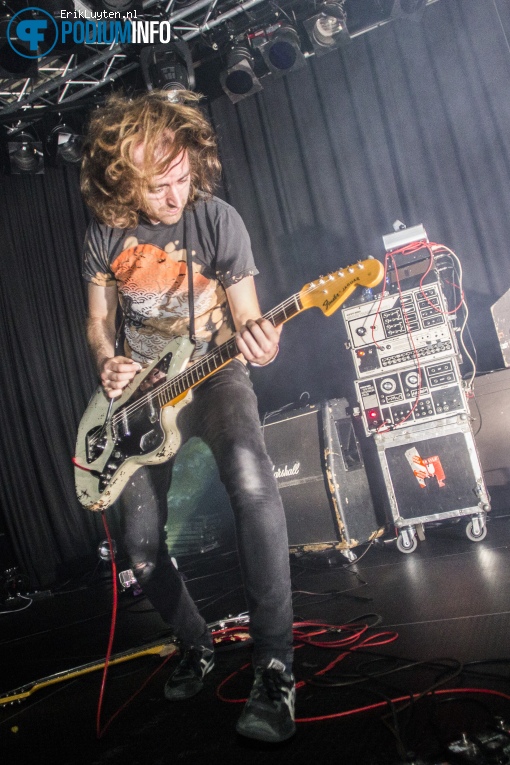 A Place To Bury Strangers op A Place to Bury Strangers - 06/04 - Effenaar foto
