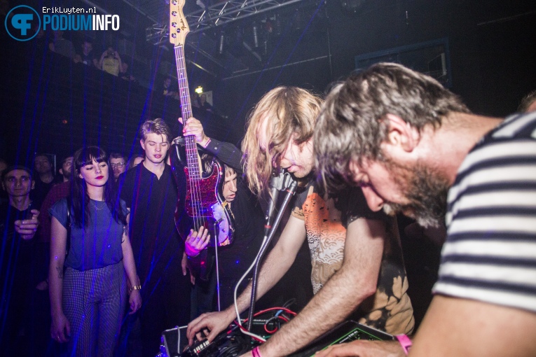 A Place To Bury Strangers op A Place to Bury Strangers - 06/04 - Effenaar foto
