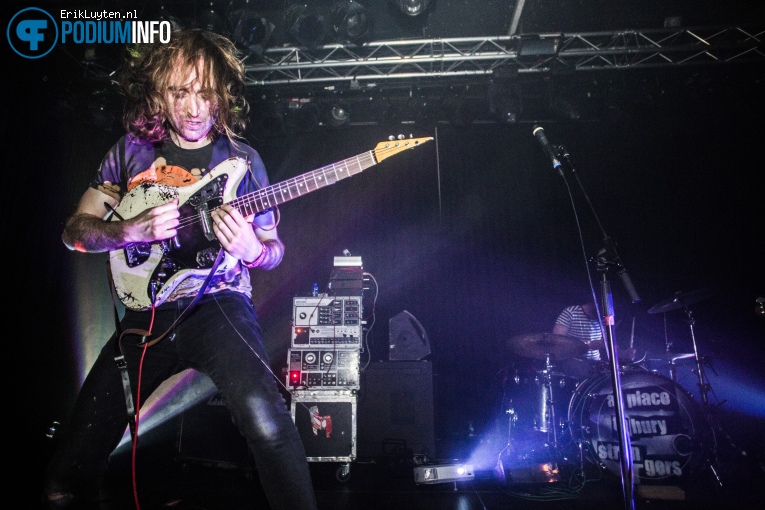A Place To Bury Strangers op A Place to Bury Strangers - 06/04 - Effenaar foto