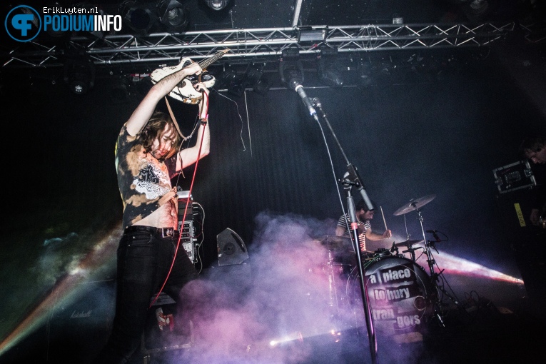 A Place To Bury Strangers op A Place to Bury Strangers - 06/04 - Effenaar foto