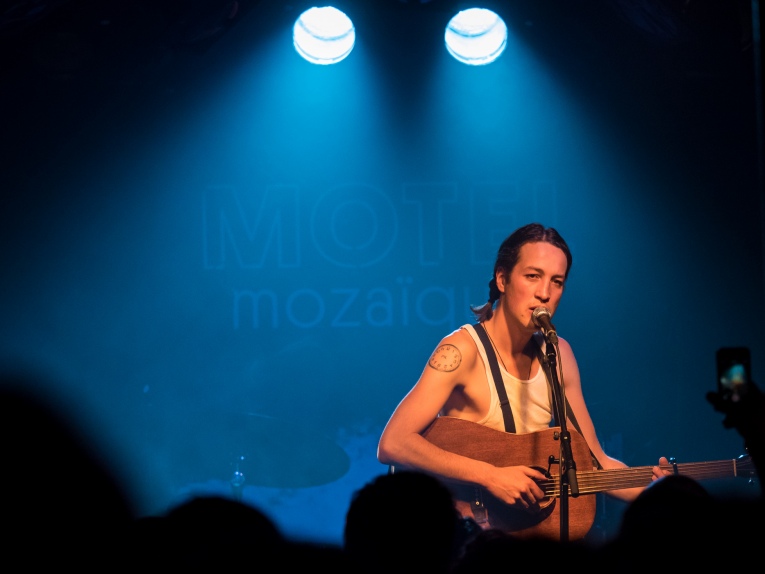 Marlon Williams op Motel Mozaique 2016 foto