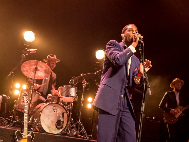 Leon Bridges op Motel Mozaique 2016 foto