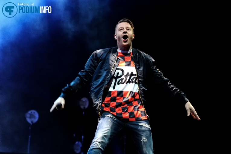 Macklemore & Ryan Lewis op Macklemore & Ryan Lewis - 10/04 - Ziggo Dome foto