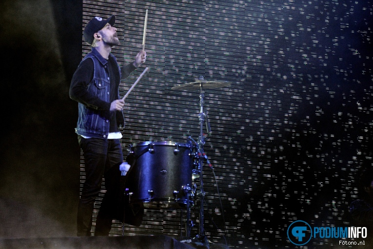 Macklemore & Ryan Lewis op Macklemore & Ryan Lewis - 10/04 - Ziggo Dome foto