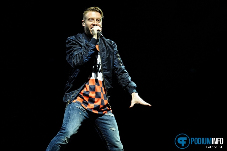 Macklemore & Ryan Lewis op Macklemore & Ryan Lewis - 10/04 - Ziggo Dome foto