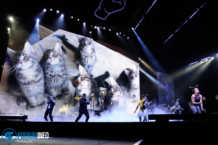 Macklemore & Ryan Lewis op Macklemore & Ryan Lewis - 10/04 - Ziggo Dome foto