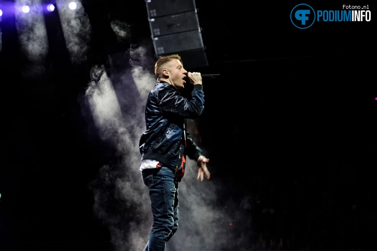 Macklemore & Ryan Lewis op Macklemore & Ryan Lewis - 10/04 - Ziggo Dome foto