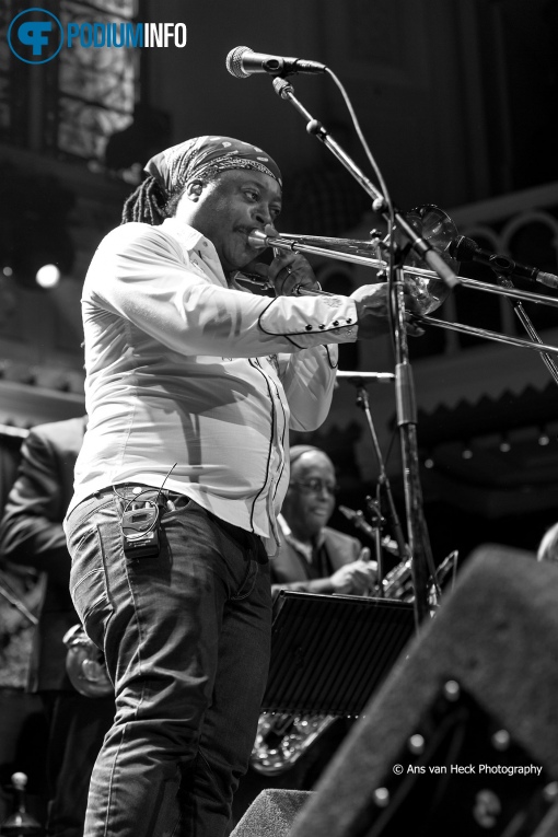 Jools Holland & His R&B Orchestra op Jools Holland - 09/04 - Paradiso foto