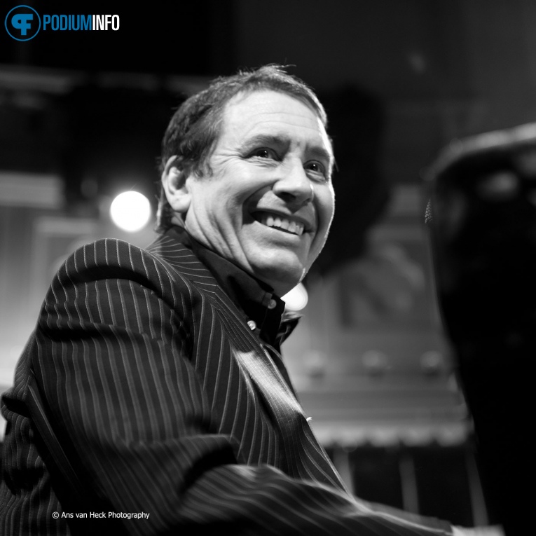 Jools Holland & His R&B Orchestra op Jools Holland - 09/04 - Paradiso foto