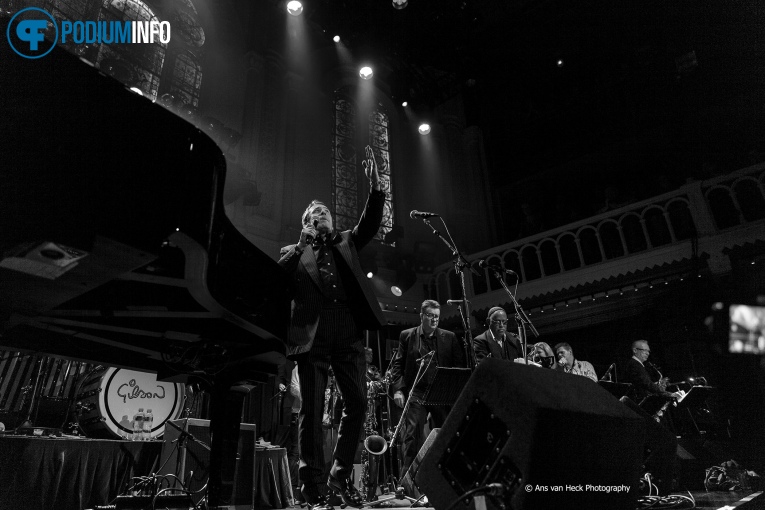 Jools Holland & His R&B Orchestra op Jools Holland - 09/04 - Paradiso foto
