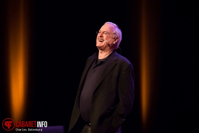 Foto John Cleese op John Cleese - Nieuwe Luxor Theater - 24-04-2016