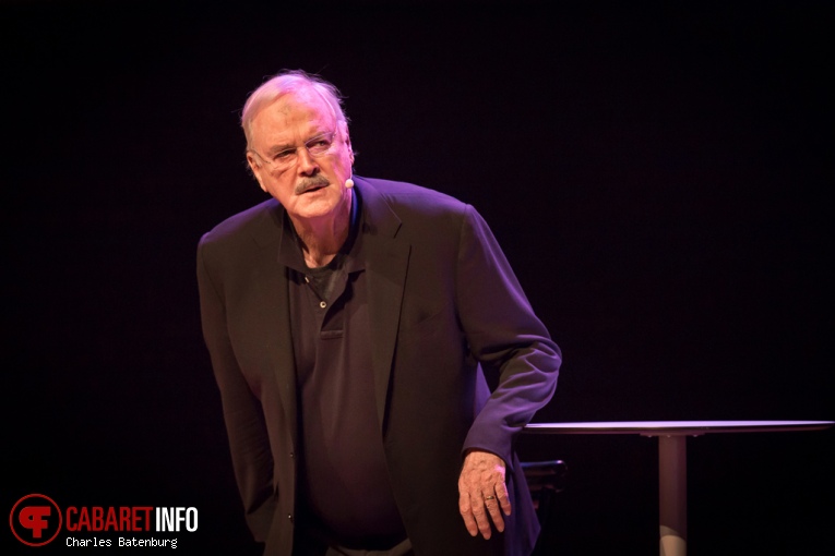 Foto John Cleese op John Cleese - Nieuwe Luxor Theater - 24-04-2016