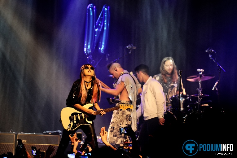 DNCE op DNCE - 24/04 - Melkweg foto