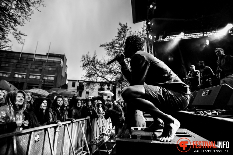 Typhoon op Koningspop 2016 foto