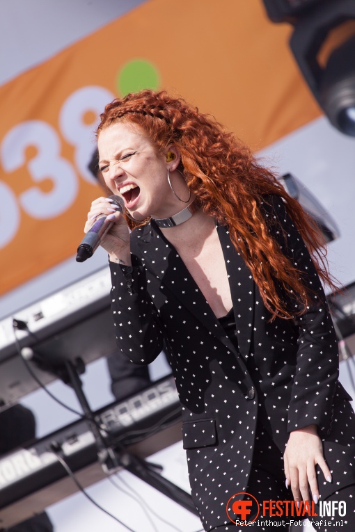 Jess Glynne op 538 Koningsdag 2016 foto