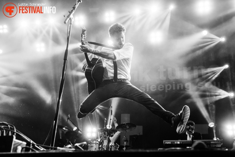 Frank Turner & The Sleeping Souls op Groezrock 2016 - Vrijdag foto