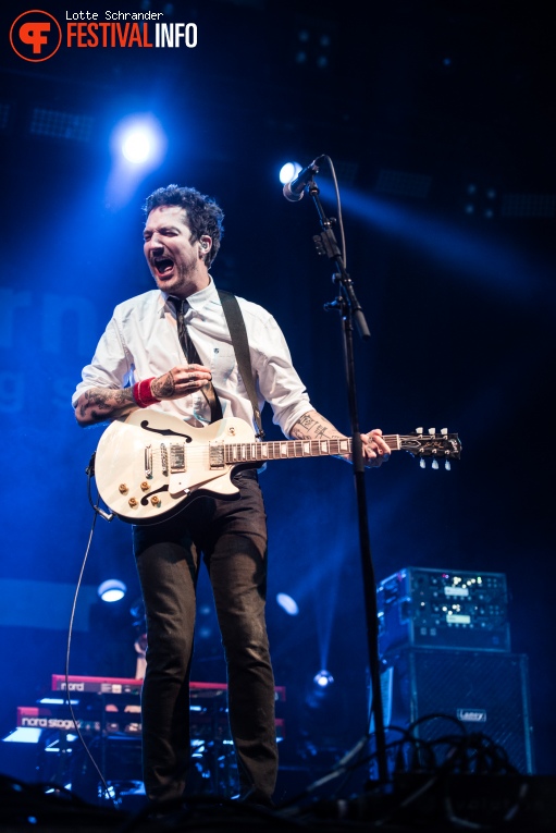 Frank Turner & The Sleeping Souls op Groezrock 2016 - Vrijdag foto