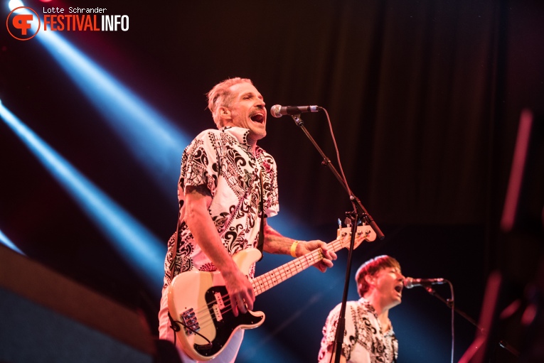 Me first and the Gimme Gimmes op Groezrock 2016 - Zaterdag foto