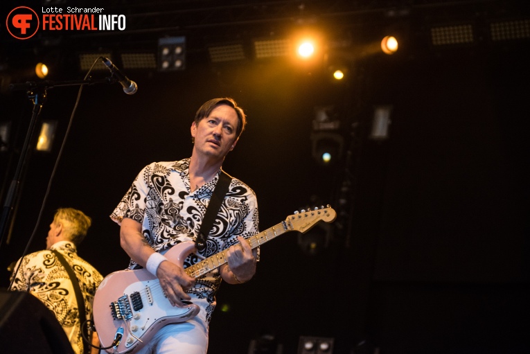 Me first and the Gimme Gimmes op Groezrock 2016 - Zaterdag foto