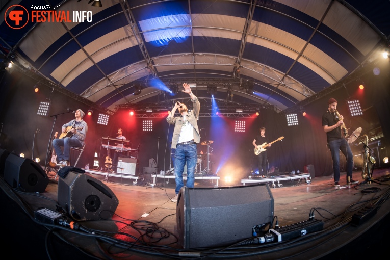 Tourist LeMC op Bevrijdingsfestival Overijssel 2016 foto