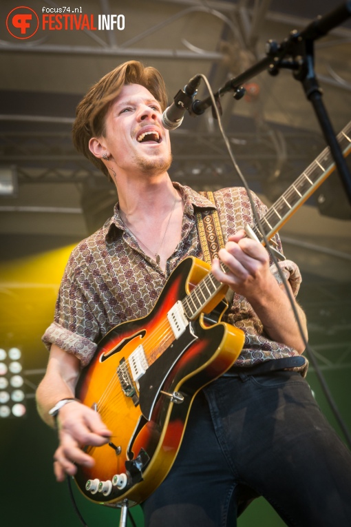 Son Mieux op Bevrijdingsfestival Overijssel 2016 foto