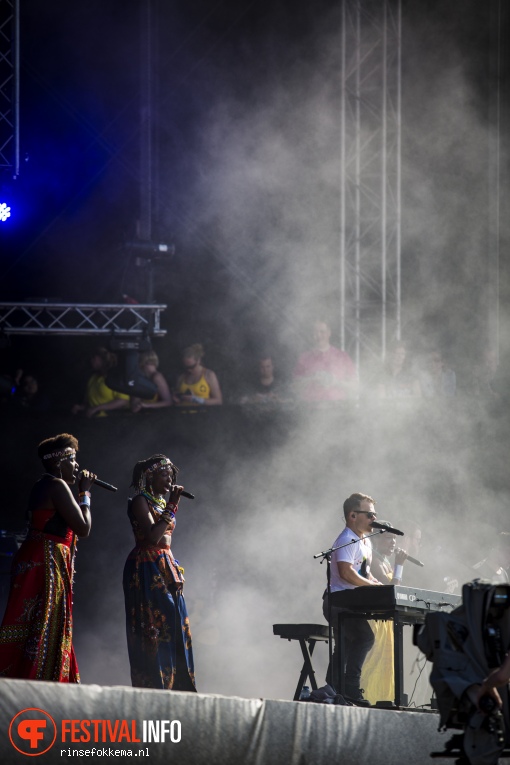 VanVelzen op Bevrijdingsfestival Overijssel 2016 foto