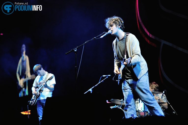 Bill Ryder Jones op Mumford and Sons - 23-05 - Ziggo Dome foto