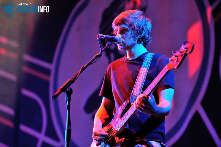 Bill Ryder Jones op Mumford and Sons - 23-05 - Ziggo Dome foto
