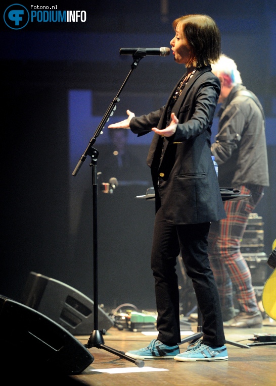 Suzanne Vega op Susana Vega - 02/06 - TivoliVredenburg foto