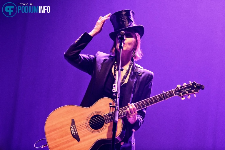 Suzanne Vega op Susana Vega - 02/06 - TivoliVredenburg foto