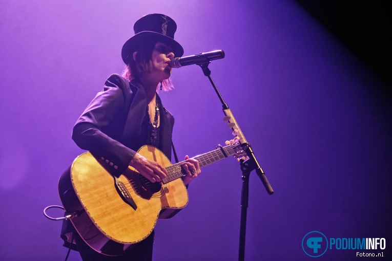 Suzanne Vega op Susana Vega - 02/06 - TivoliVredenburg foto