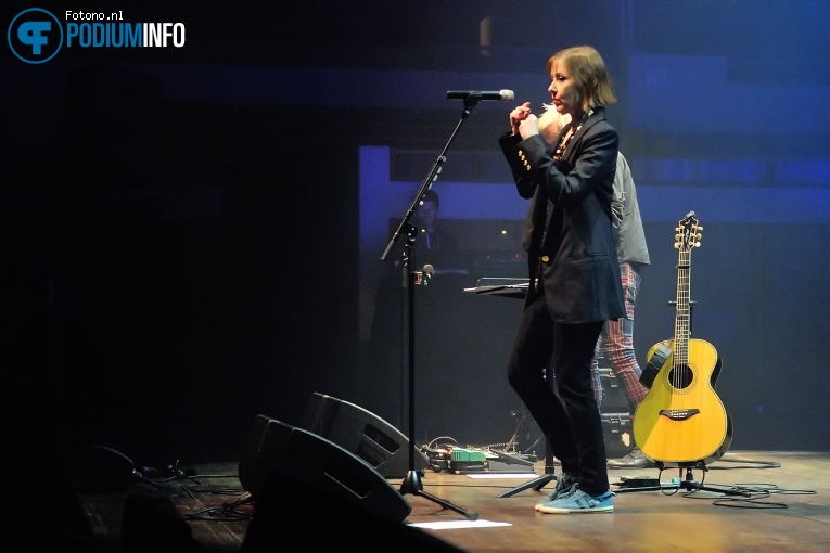 Suzanne Vega op Susana Vega - 02/06 - TivoliVredenburg foto