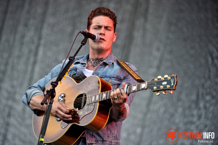 Douwe Bob op Pinkpop 2016 - Zondag foto