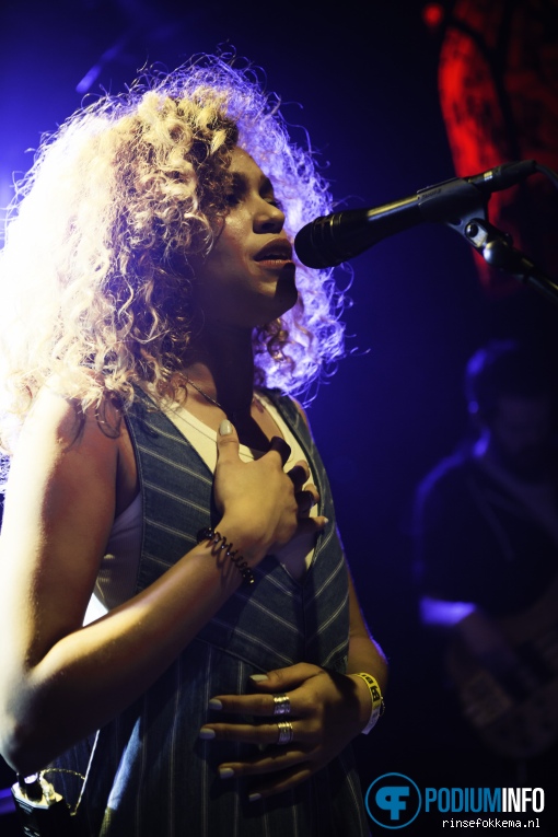Izzy Bizu op Izzy Bizu - 14/06 - Bitterzoet foto