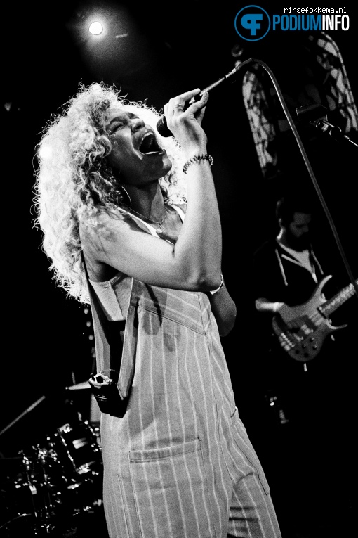Izzy Bizu op Izzy Bizu - 14/06 - Bitterzoet foto