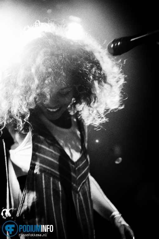 Izzy Bizu op Izzy Bizu - 14/06 - Bitterzoet foto