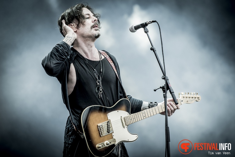 The Winery Dogs op Graspop Metal Meeting 2016, dag 1 foto