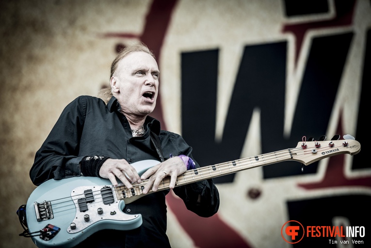 The Winery Dogs op Graspop Metal Meeting 2016, dag 1 foto