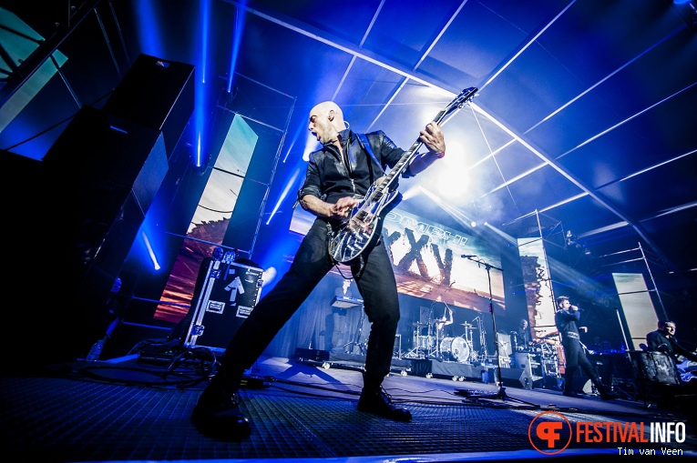 Oomph! op Graspop Metal Meeting 2016 dag 3 foto